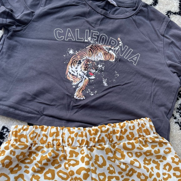 Leopard shorts with Crop Tee - Picture 2 of 2